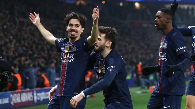 CBA-广东客场击败同曦 杜锋与胡明轩沟通